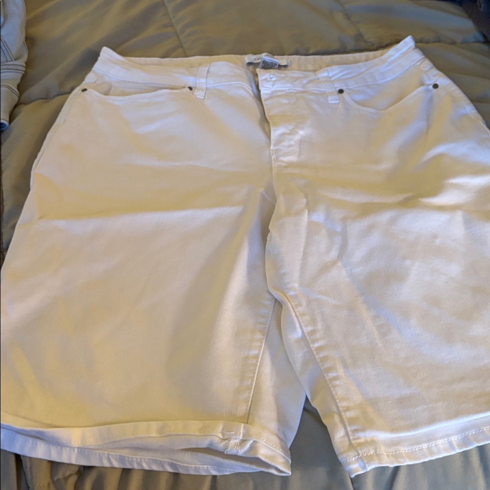 Croft & Barrow White Women's Shorts